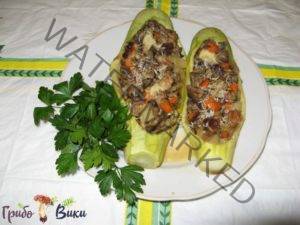 Фаршированные кабачки с грибами и свининой