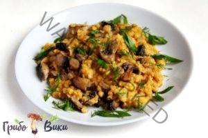 чечевица красная с грибами
