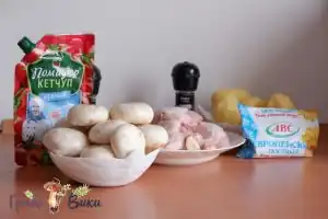 Курица с грибами и картофелем в духовке. Шаг 1