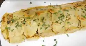 Картофельный рулет с грибами и курицей